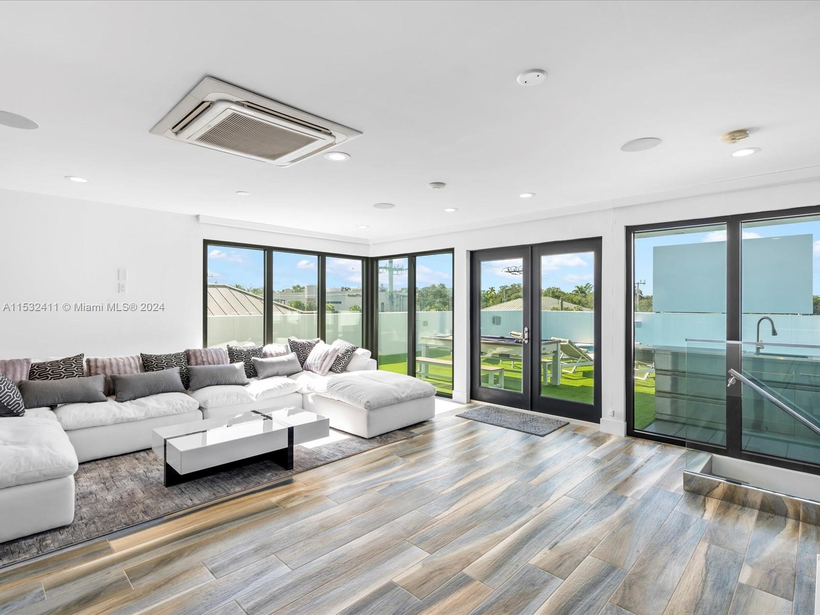 1408 SE 2nd Ct, Fort Lauderdale, Florida 33301, 4 Bedrooms Bedrooms, ,5 BathroomsBathrooms,Residential,For Sale,1408 SE 2nd Ct,A11532411