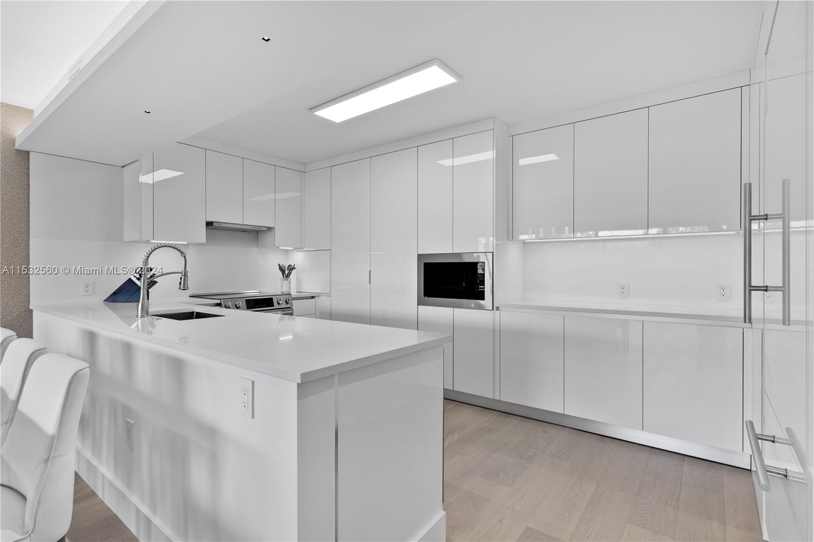 155 Ocean Lane Dr 210, Key Biscayne, Florida 33149, 2 Bedrooms Bedrooms, ,2 BathroomsBathrooms,Residentiallease,For Rent,155 Ocean Lane Dr 210,A11532560