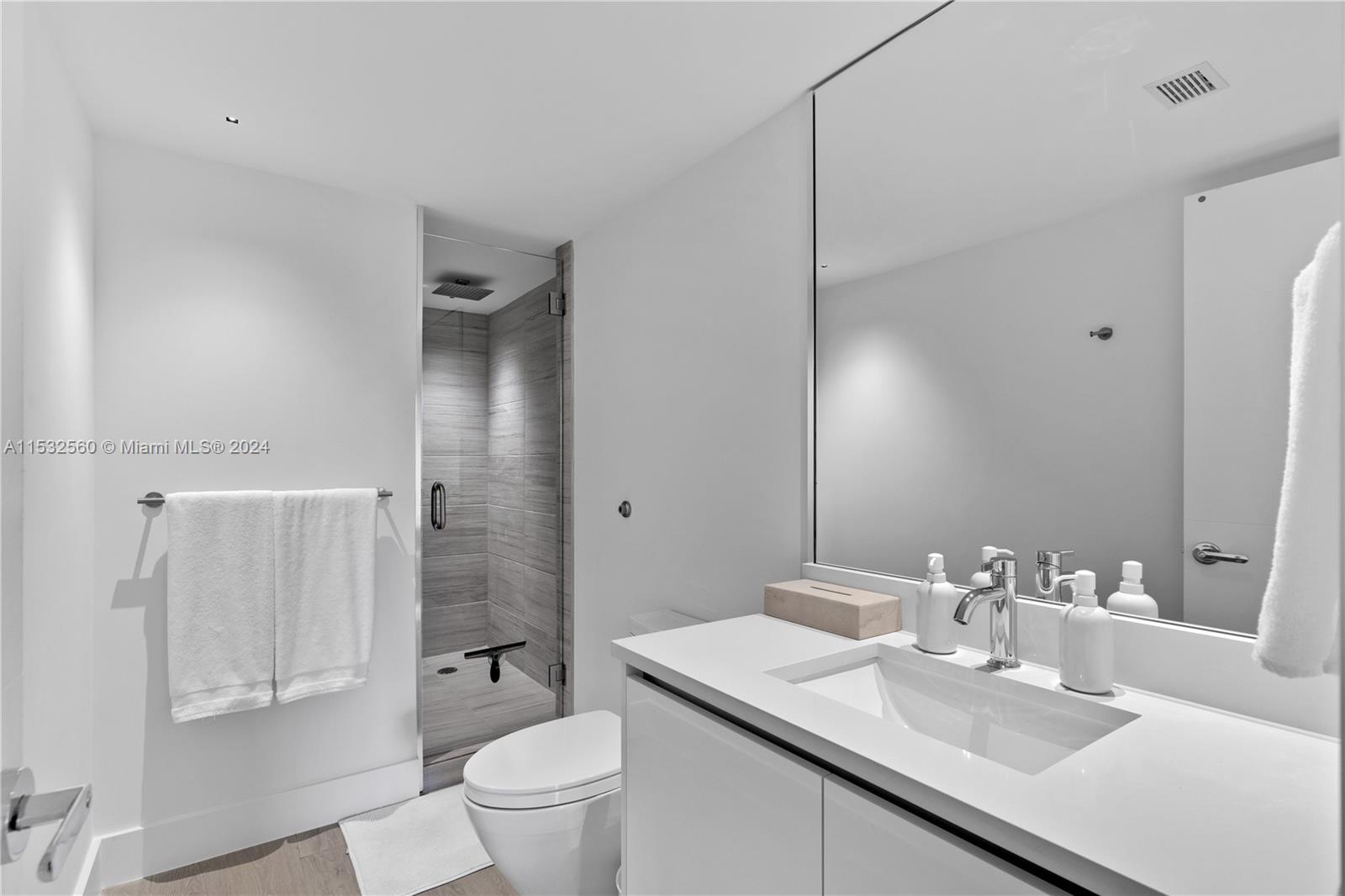155 Ocean Lane Dr 210, Key Biscayne, Florida 33149, 2 Bedrooms Bedrooms, ,2 BathroomsBathrooms,Residentiallease,For Rent,155 Ocean Lane Dr 210,A11532560