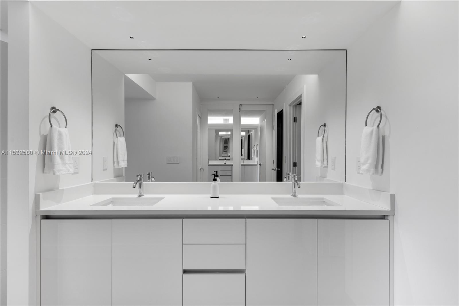 155 Ocean Lane Dr 210, Key Biscayne, Florida 33149, 2 Bedrooms Bedrooms, ,2 BathroomsBathrooms,Residentiallease,For Rent,155 Ocean Lane Dr 210,A11532560