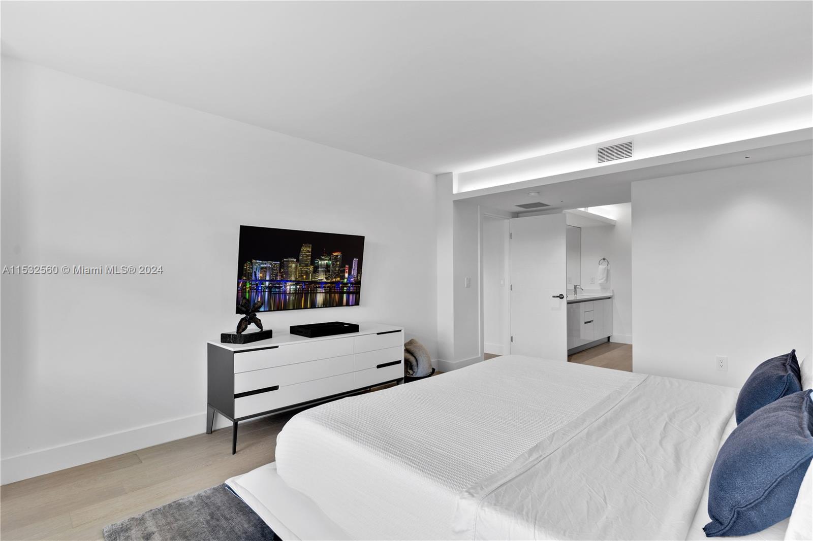 155 Ocean Lane Dr 210, Key Biscayne, Florida 33149, 2 Bedrooms Bedrooms, ,2 BathroomsBathrooms,Residentiallease,For Rent,155 Ocean Lane Dr 210,A11532560