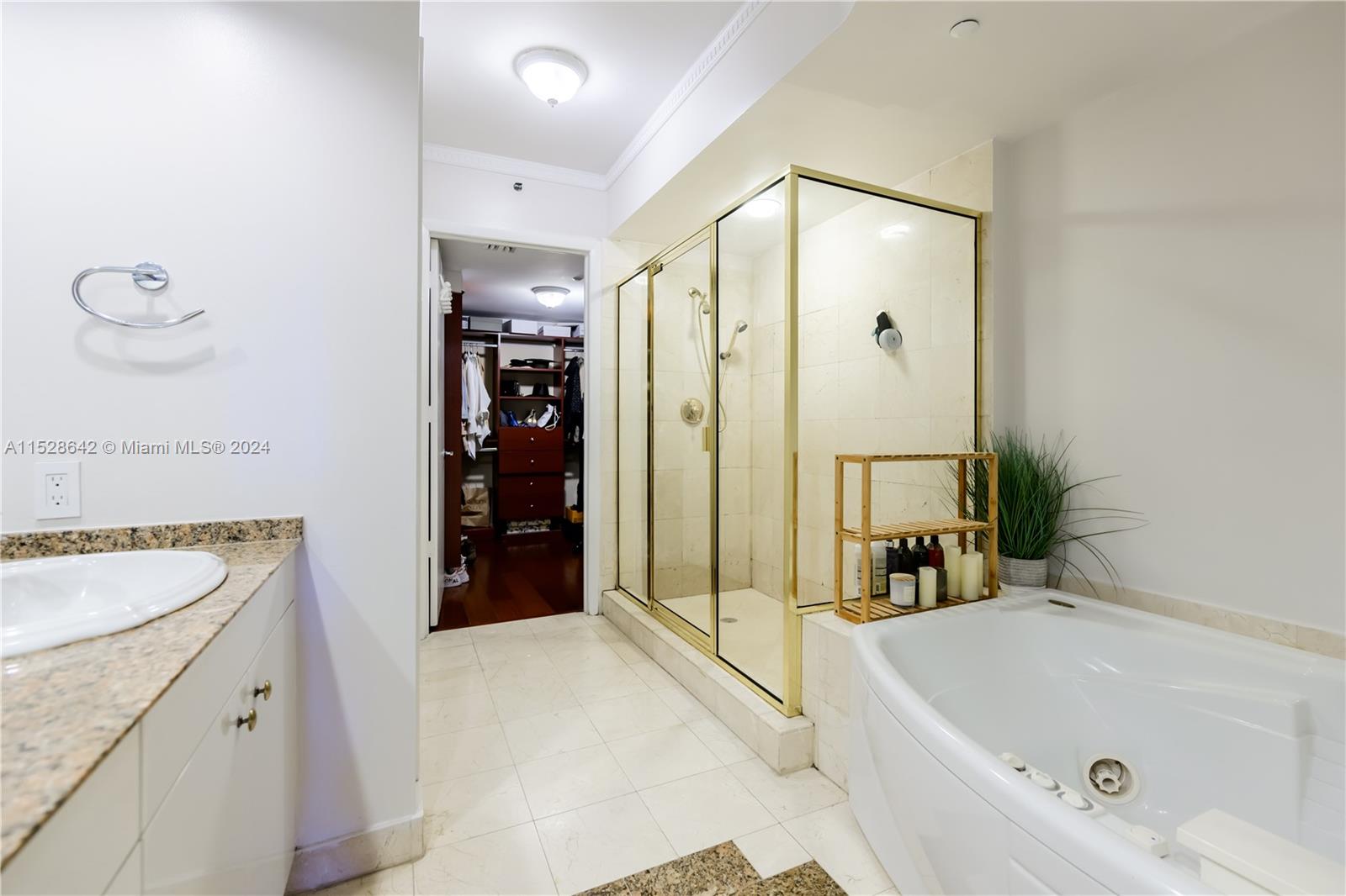 19111 Collins Ave 207, Sunny Isles Beach, Florida 33160, 2 Bedrooms Bedrooms, ,2 BathroomsBathrooms,Residential,For Sale,19111 Collins Ave 207,A11528642