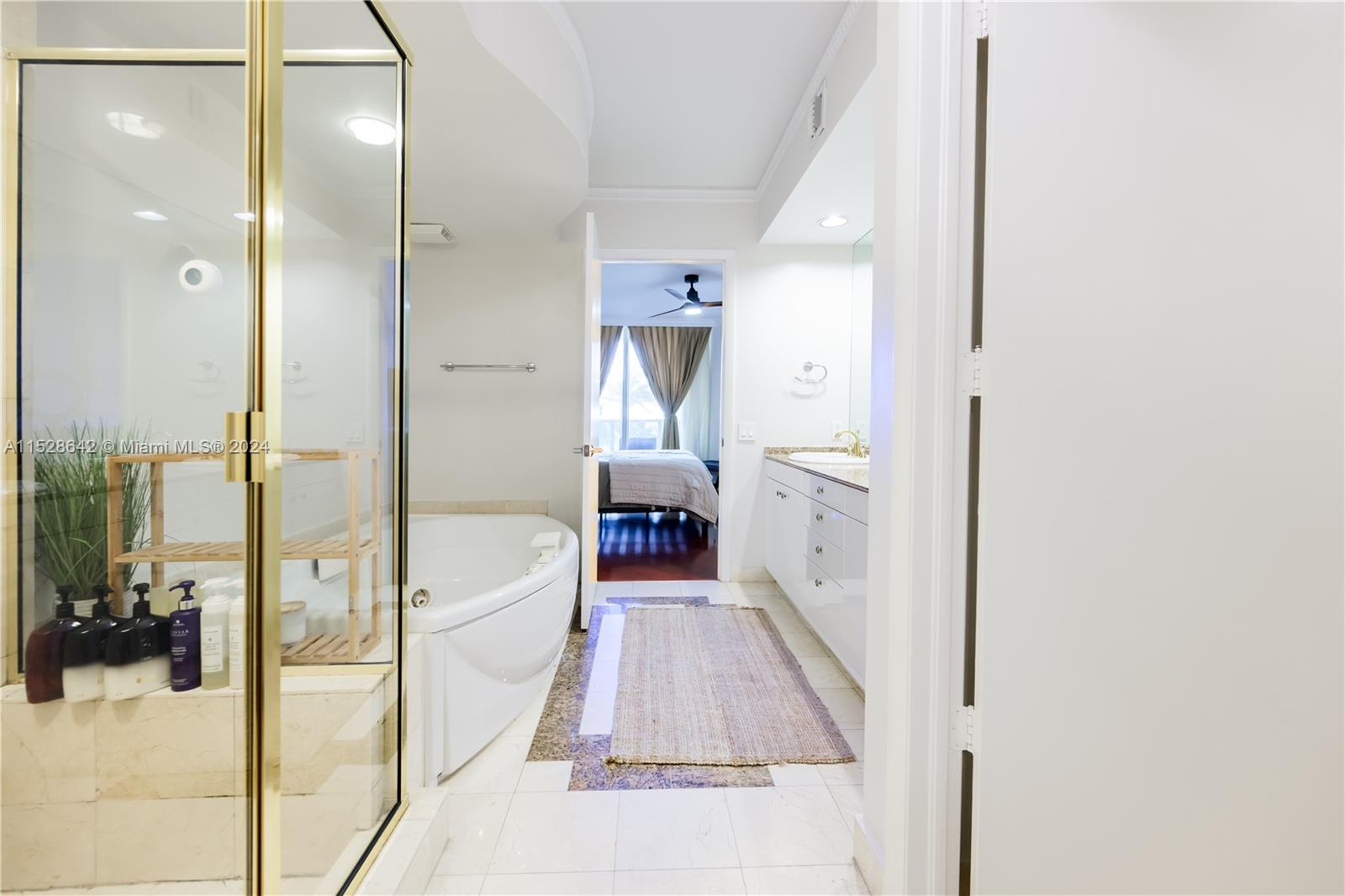 19111 Collins Ave 207, Sunny Isles Beach, Florida 33160, 2 Bedrooms Bedrooms, ,2 BathroomsBathrooms,Residential,For Sale,19111 Collins Ave 207,A11528642