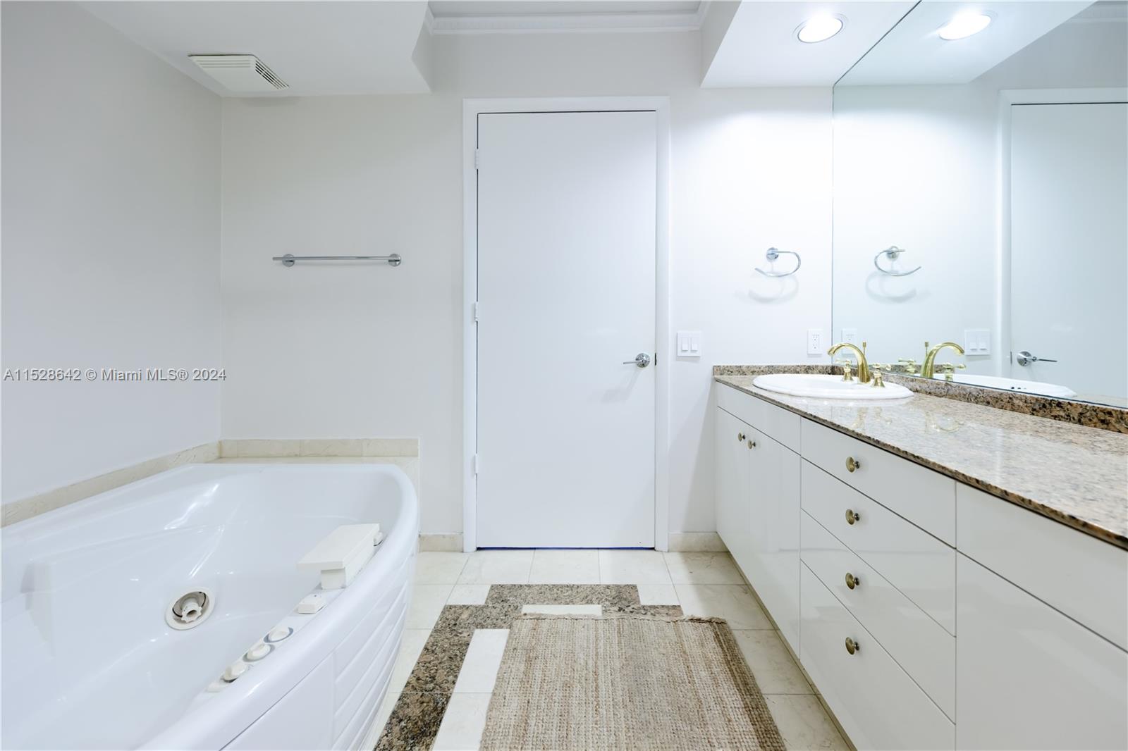 19111 Collins Ave 207, Sunny Isles Beach, Florida 33160, 2 Bedrooms Bedrooms, ,2 BathroomsBathrooms,Residential,For Sale,19111 Collins Ave 207,A11528642