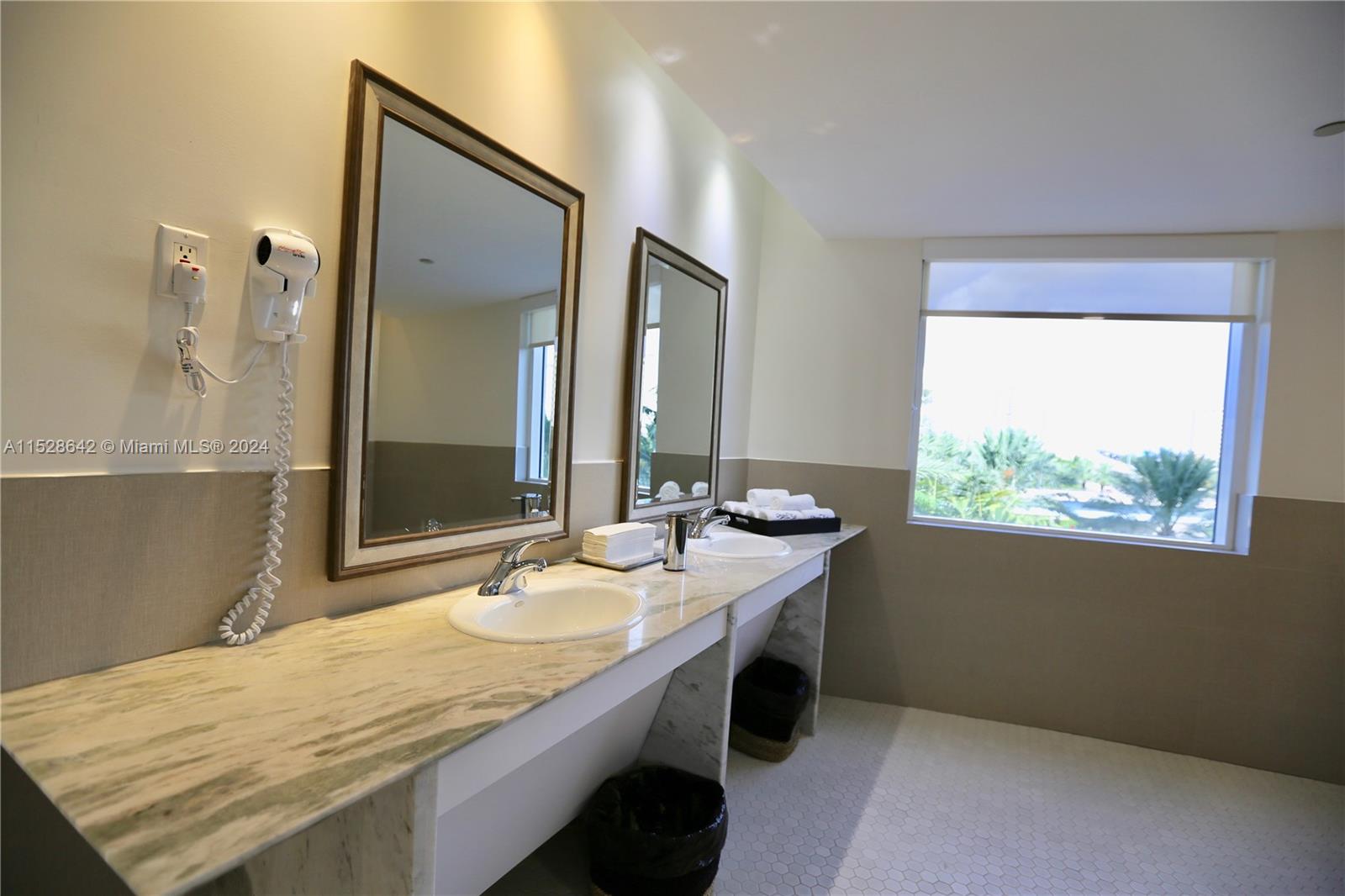 19111 Collins Ave 207, Sunny Isles Beach, Florida 33160, 2 Bedrooms Bedrooms, ,2 BathroomsBathrooms,Residential,For Sale,19111 Collins Ave 207,A11528642