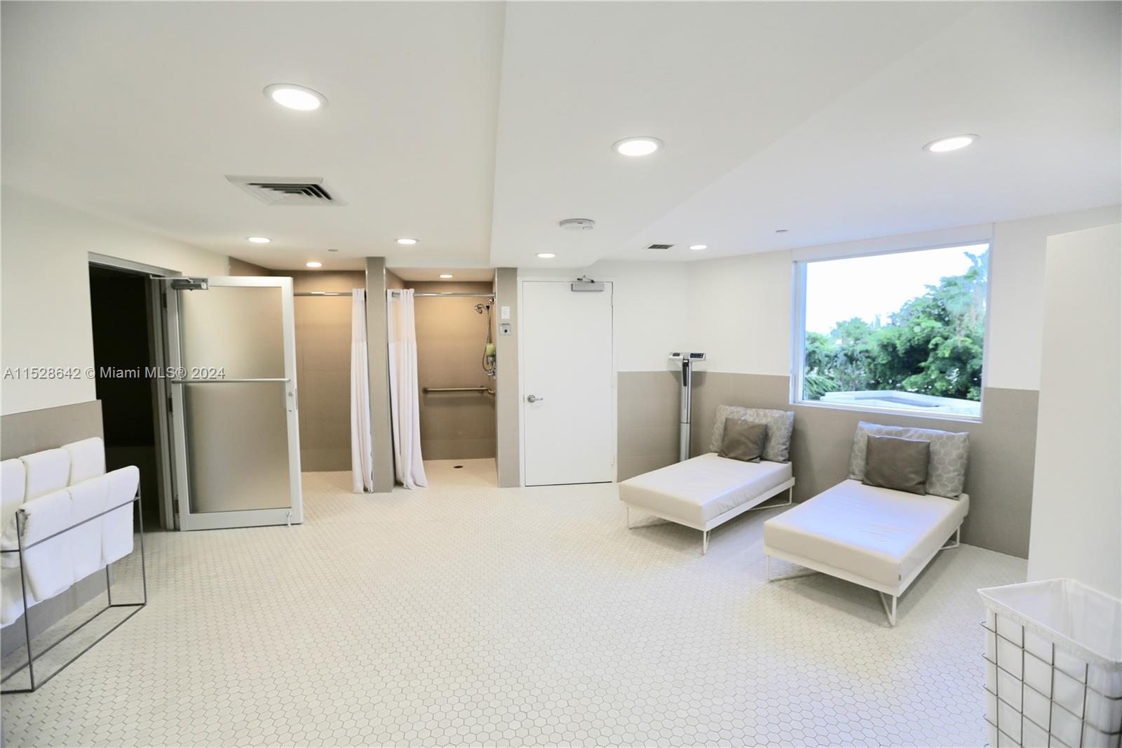 19111 Collins Ave 207, Sunny Isles Beach, Florida 33160, 2 Bedrooms Bedrooms, ,2 BathroomsBathrooms,Residential,For Sale,19111 Collins Ave 207,A11528642