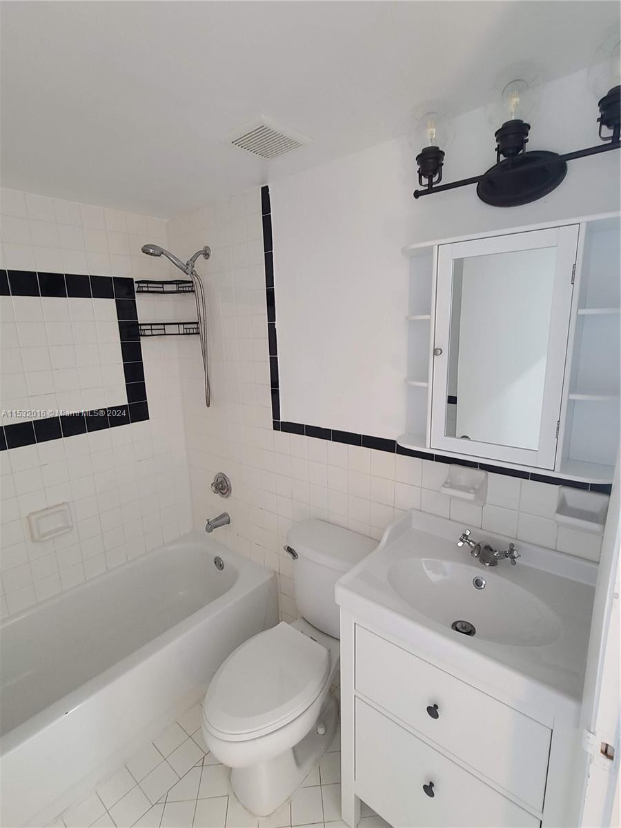 1521 Lenox Ave 303, Miami Beach, Florida 33139, ,1 BathroomBathrooms,Residential,For Sale,1521 Lenox Ave 303,A11532016