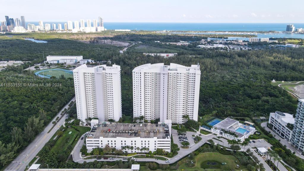 15051 Royal Oaks Ln 1003, North Miami, Florida 33181, 3 Bedrooms Bedrooms, ,3 BathroomsBathrooms,Residentiallease,For Rent,15051 Royal Oaks Ln 1003,A11533155