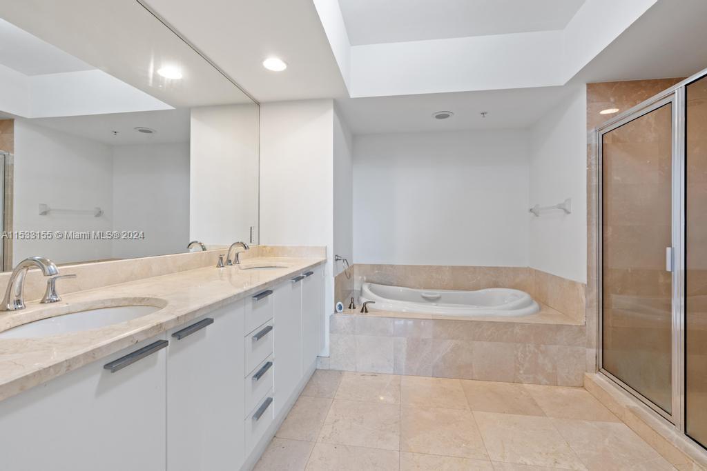 15051 Royal Oaks Ln 1003, North Miami, Florida 33181, 3 Bedrooms Bedrooms, ,3 BathroomsBathrooms,Residentiallease,For Rent,15051 Royal Oaks Ln 1003,A11533155