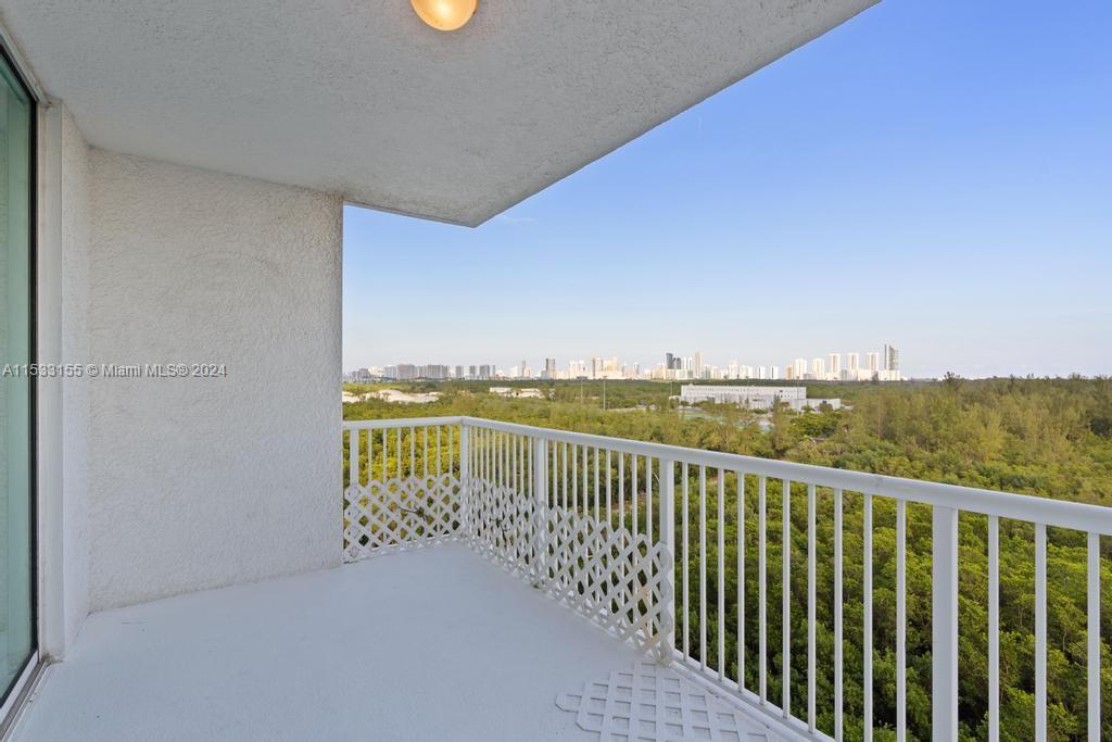 15051 Royal Oaks Ln 1003, North Miami, Florida 33181, 3 Bedrooms Bedrooms, ,3 BathroomsBathrooms,Residentiallease,For Rent,15051 Royal Oaks Ln 1003,A11533155