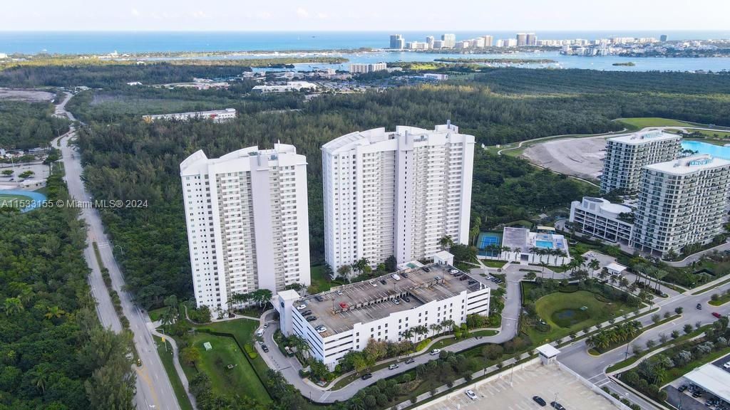 15051 Royal Oaks Ln 1003, North Miami, Florida 33181, 3 Bedrooms Bedrooms, ,3 BathroomsBathrooms,Residentiallease,For Rent,15051 Royal Oaks Ln 1003,A11533155