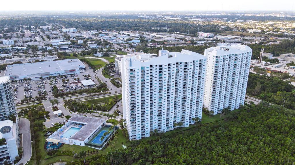 15051 Royal Oaks Ln 1003, North Miami, Florida 33181, 3 Bedrooms Bedrooms, ,3 BathroomsBathrooms,Residentiallease,For Rent,15051 Royal Oaks Ln 1003,A11533155