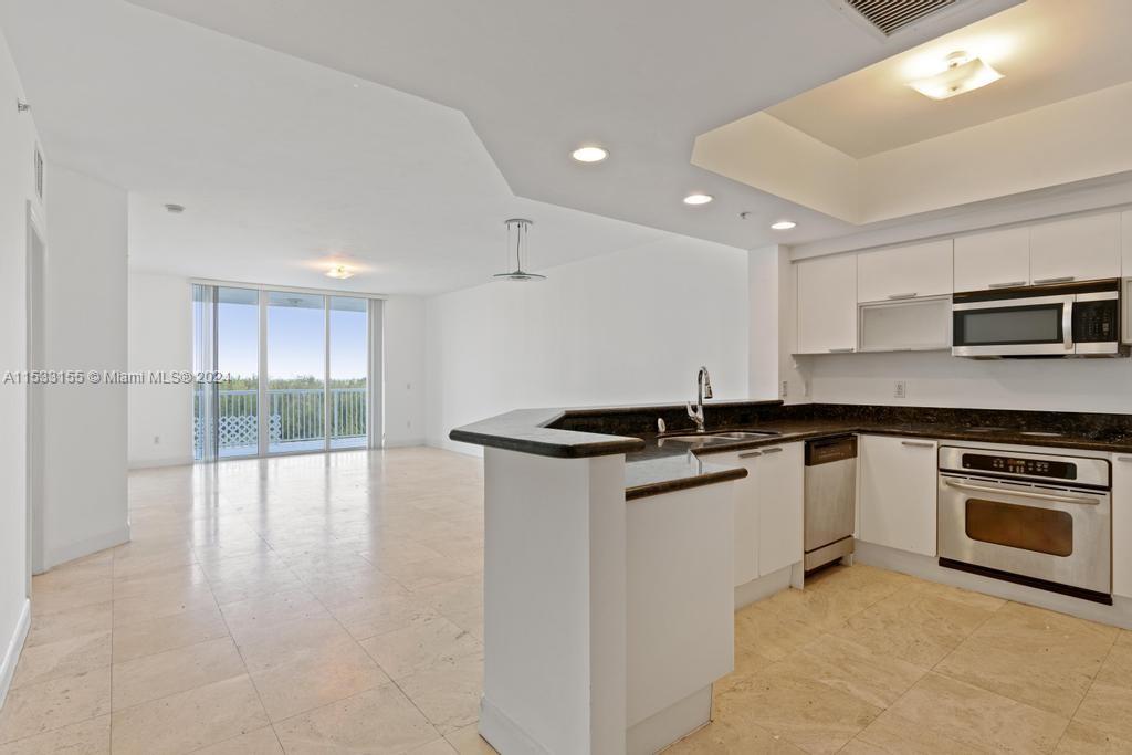 15051 Royal Oaks Ln 1003, North Miami, Florida 33181, 3 Bedrooms Bedrooms, ,3 BathroomsBathrooms,Residentiallease,For Rent,15051 Royal Oaks Ln 1003,A11533155