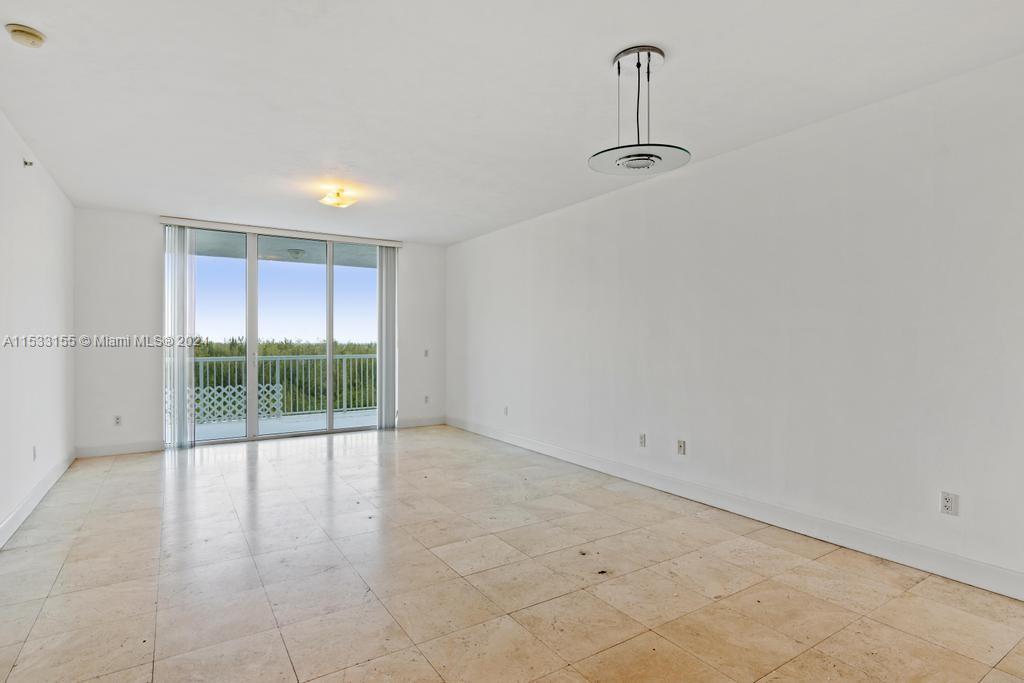 15051 Royal Oaks Ln 1003, North Miami, Florida 33181, 3 Bedrooms Bedrooms, ,3 BathroomsBathrooms,Residentiallease,For Rent,15051 Royal Oaks Ln 1003,A11533155