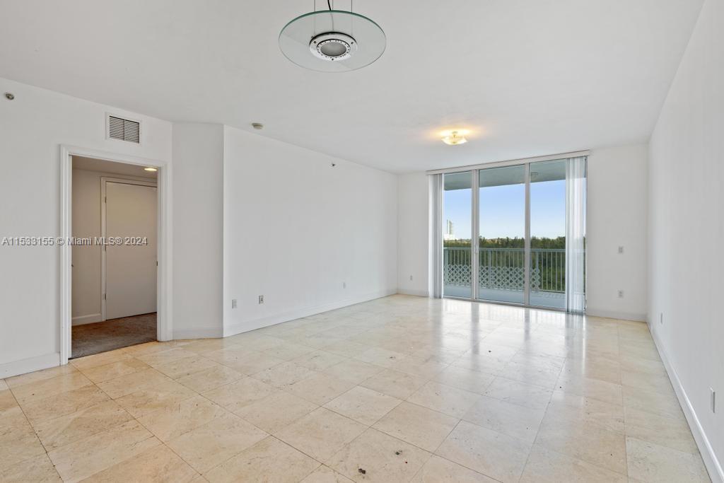 15051 Royal Oaks Ln 1003, North Miami, Florida 33181, 3 Bedrooms Bedrooms, ,3 BathroomsBathrooms,Residentiallease,For Rent,15051 Royal Oaks Ln 1003,A11533155