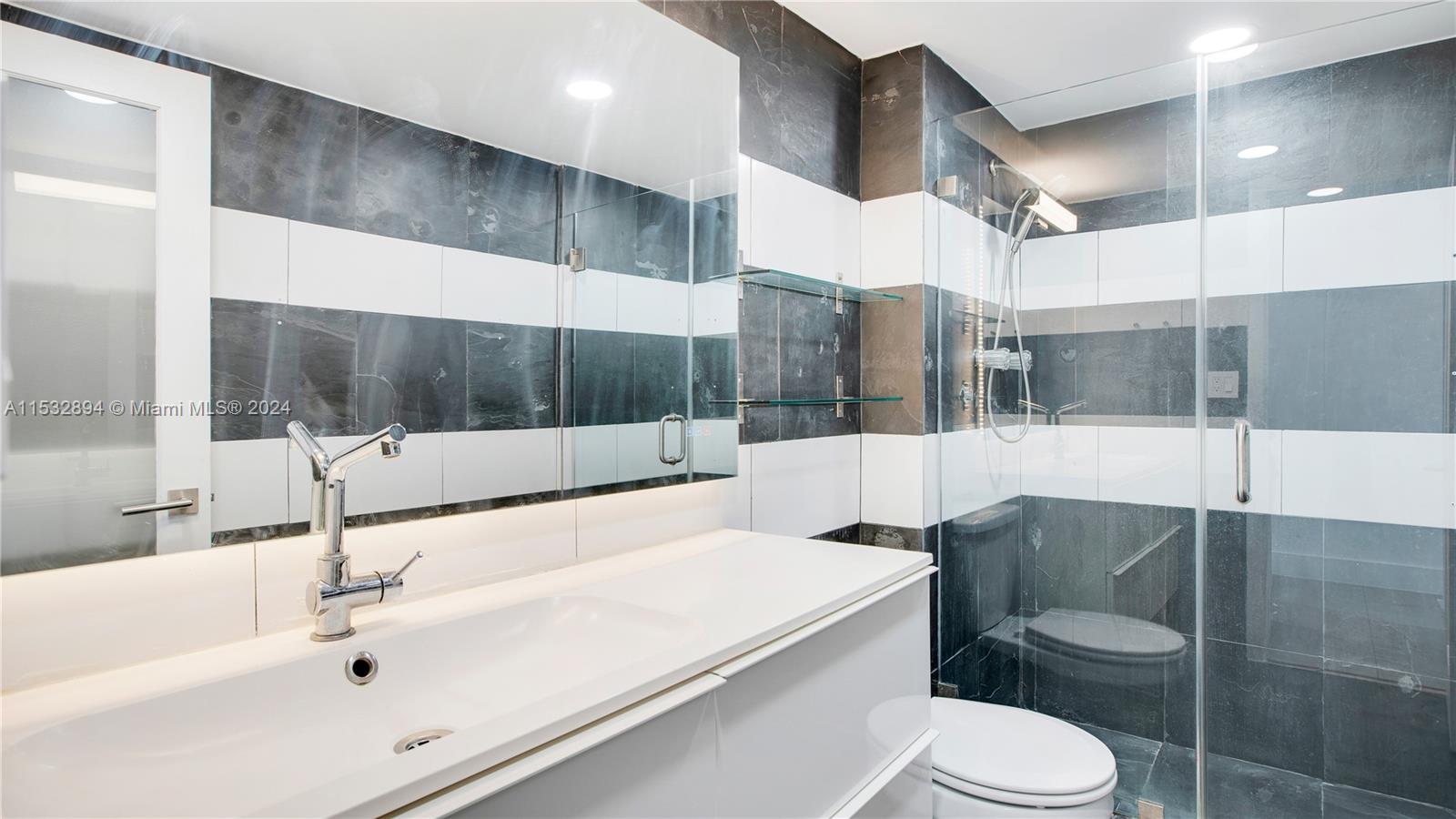 5838 Collins Ave 15C, Miami Beach, Florida 33140, 2 Bedrooms Bedrooms, ,2 BathroomsBathrooms,Residential,For Sale,5838 Collins Ave 15C,A11532894