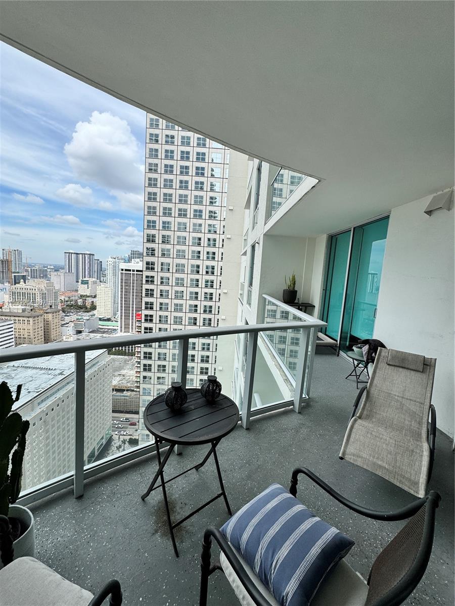 300 S Biscayne Blvd T-3307, Miami, Florida 33131, 1 Bedroom Bedrooms, ,1 BathroomBathrooms,Residentiallease,For Rent,300 S Biscayne Blvd T-3307,A11533256
