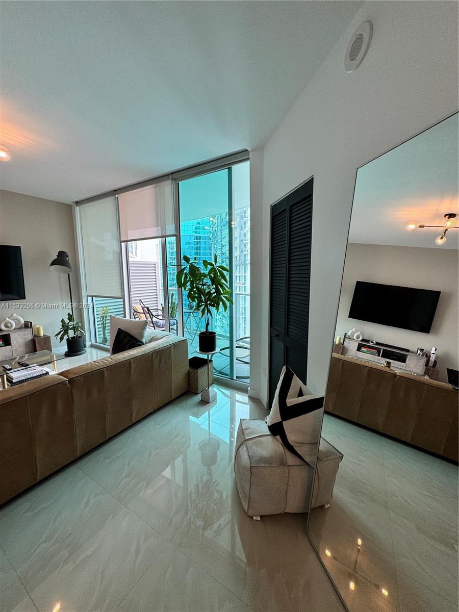 300 S Biscayne Blvd T-3307, Miami, Florida 33131, 1 Bedroom Bedrooms, ,1 BathroomBathrooms,Residentiallease,For Rent,300 S Biscayne Blvd T-3307,A11533256