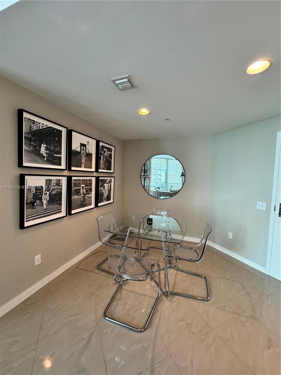 300 S Biscayne Blvd T-3307, Miami, Florida 33131, 1 Bedroom Bedrooms, ,1 BathroomBathrooms,Residentiallease,For Rent,300 S Biscayne Blvd T-3307,A11533256