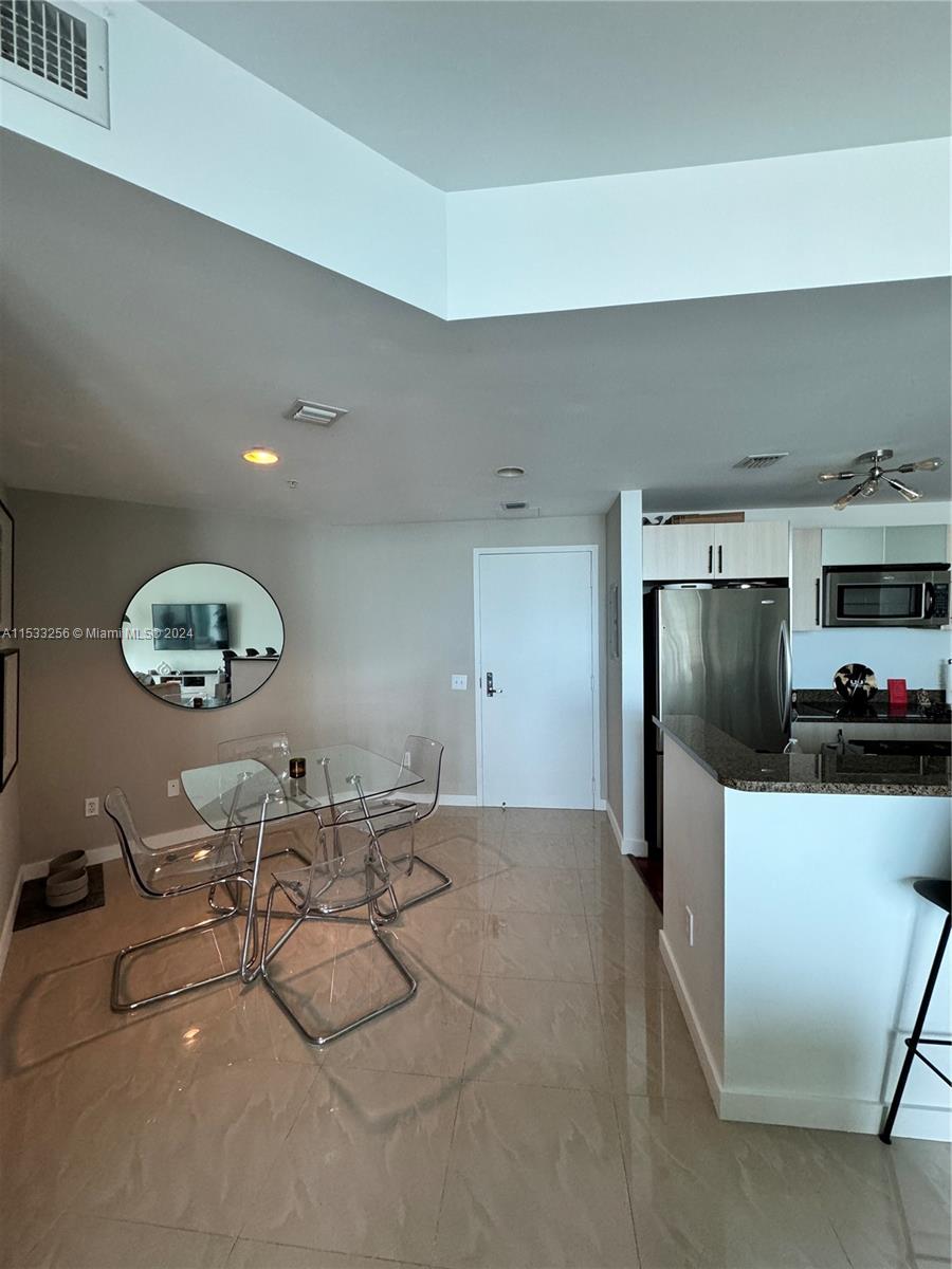 300 S Biscayne Blvd T-3307, Miami, Florida 33131, 1 Bedroom Bedrooms, ,1 BathroomBathrooms,Residentiallease,For Rent,300 S Biscayne Blvd T-3307,A11533256