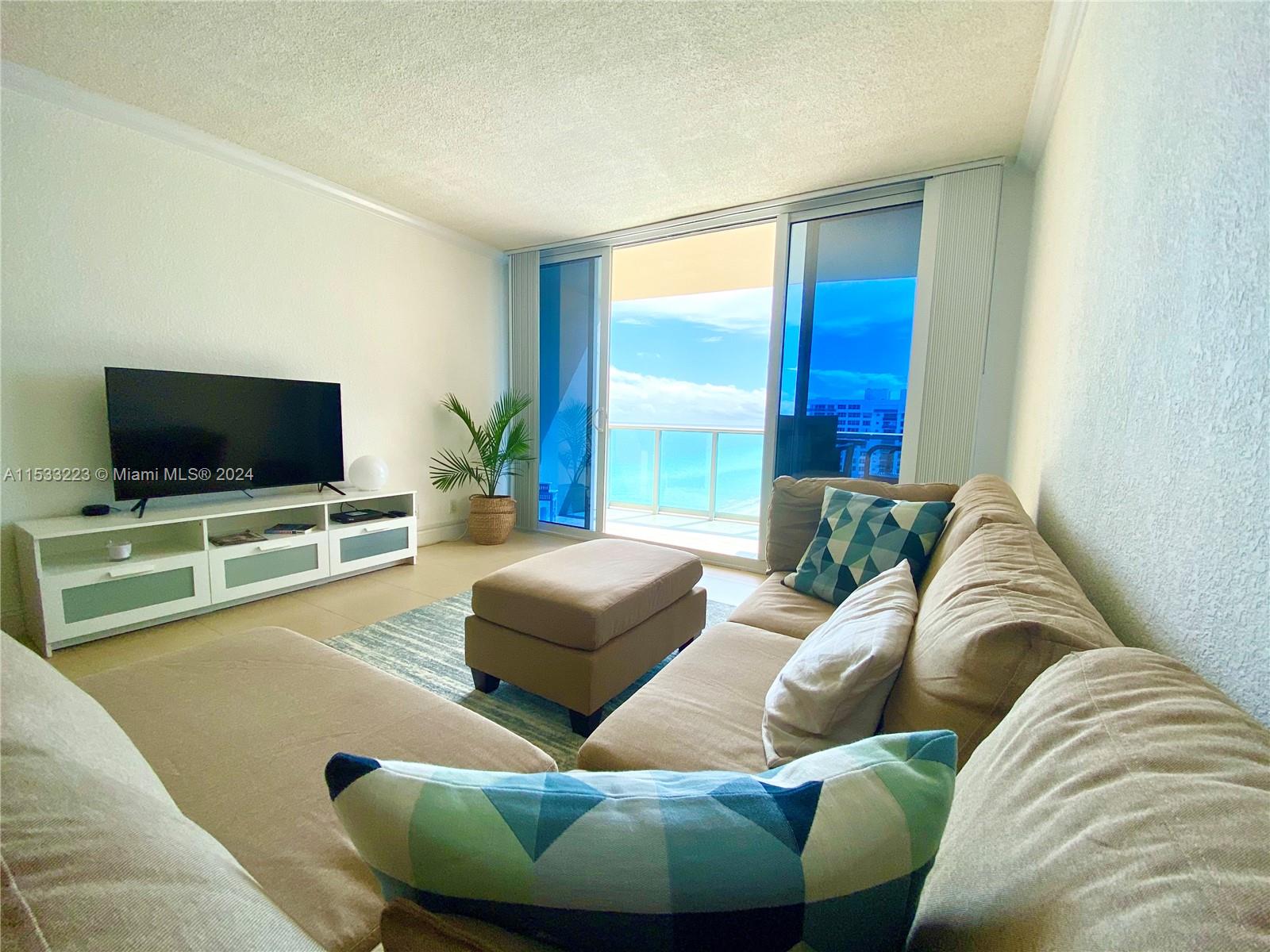 Hollywood, Florida 33019, 1 Bedroom Bedrooms, ,1 BathroomBathrooms,Residentiallease,For Rent,A11533223