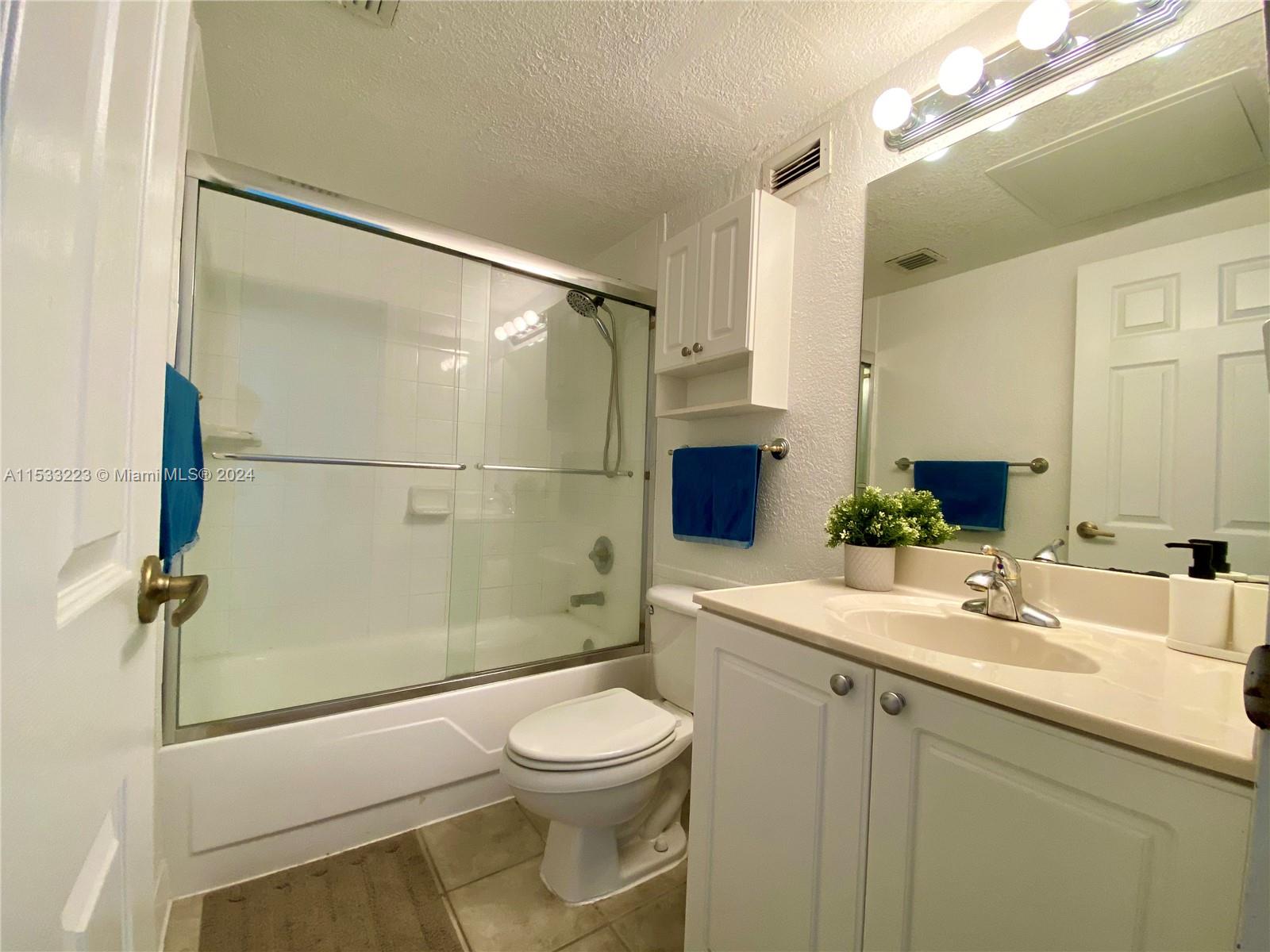 Hollywood, Florida 33019, 1 Bedroom Bedrooms, ,1 BathroomBathrooms,Residentiallease,For Rent,A11533223