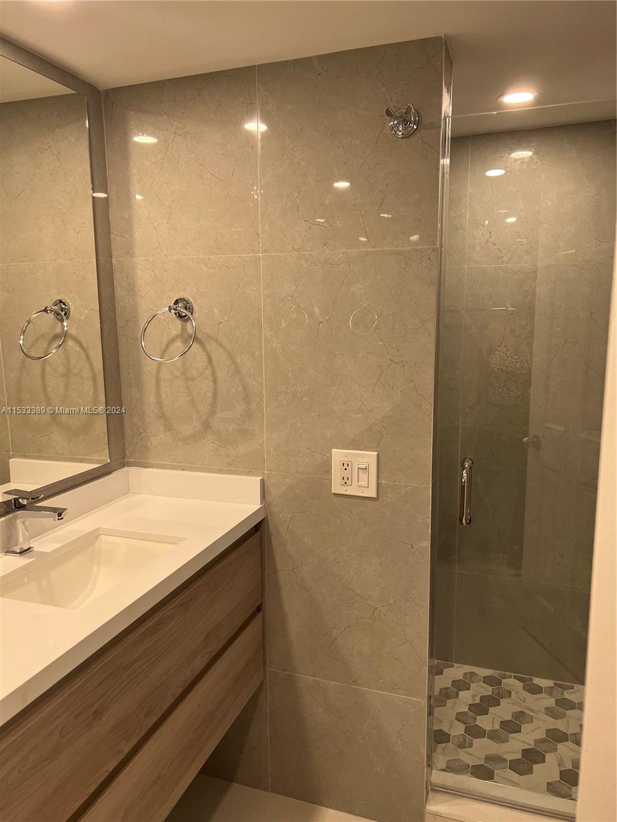 1717 N Bayshore Dr A-1856, Miami, Florida 33132, 3 Bedrooms Bedrooms, ,3 BathroomsBathrooms,Residentiallease,For Rent,1717 N Bayshore Dr A-1856,A11533389