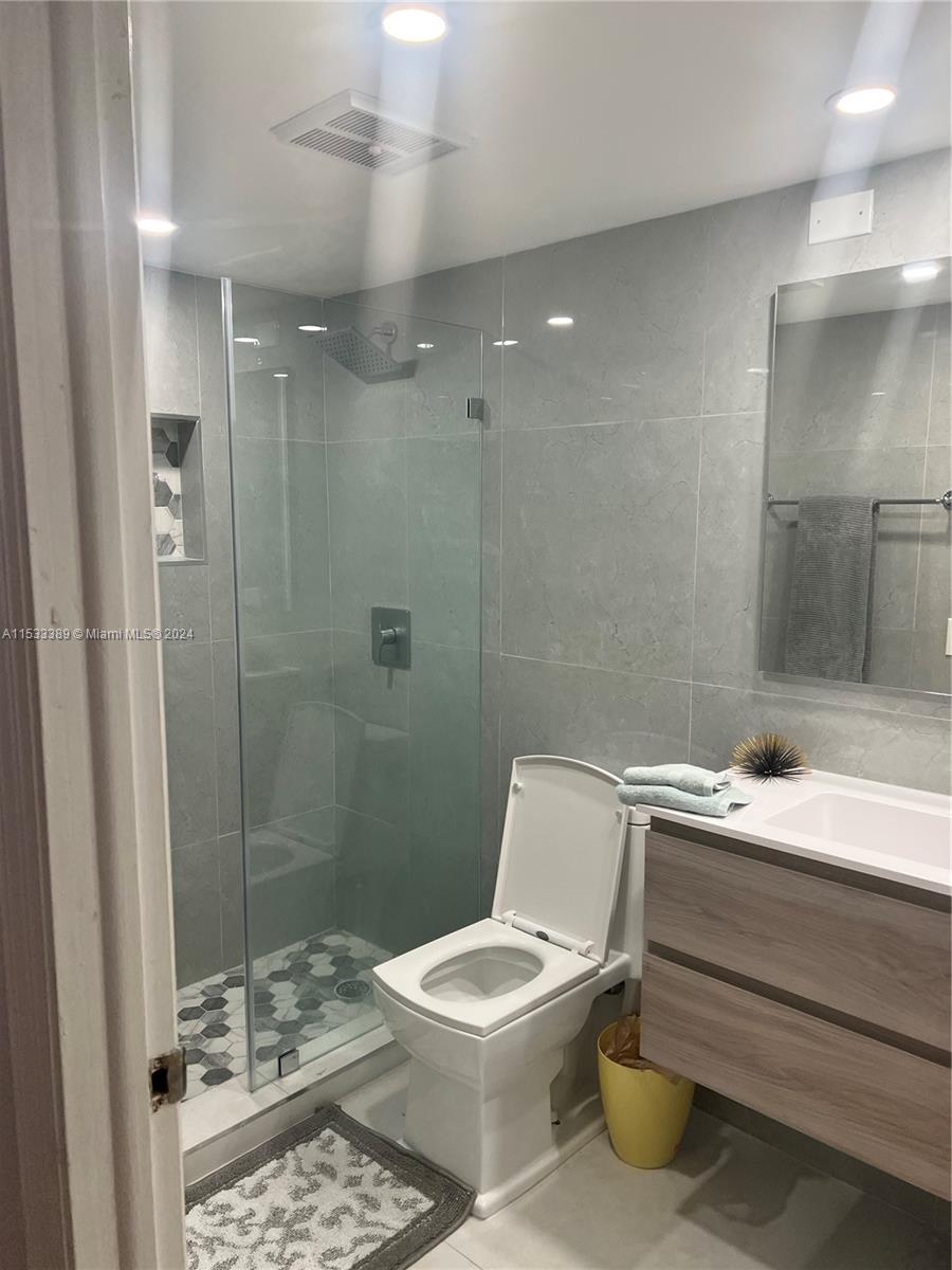 1717 N Bayshore Dr A-1856, Miami, Florida 33132, 3 Bedrooms Bedrooms, ,3 BathroomsBathrooms,Residentiallease,For Rent,1717 N Bayshore Dr A-1856,A11533389