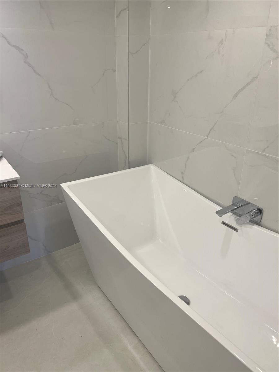 1717 N Bayshore Dr A-1856, Miami, Florida 33132, 3 Bedrooms Bedrooms, ,3 BathroomsBathrooms,Residentiallease,For Rent,1717 N Bayshore Dr A-1856,A11533389