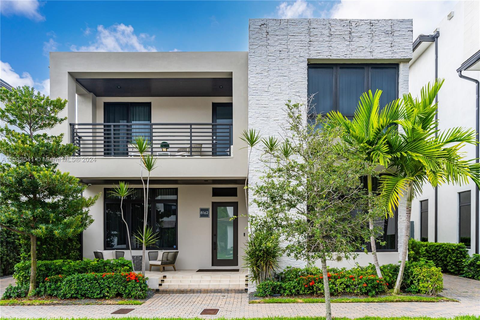 8162 NW 48th Ter, Doral, Florida 33166, 5 Bedrooms Bedrooms, ,5 BathroomsBathrooms,Residential,For Sale,8162 NW 48th Ter,A11533041