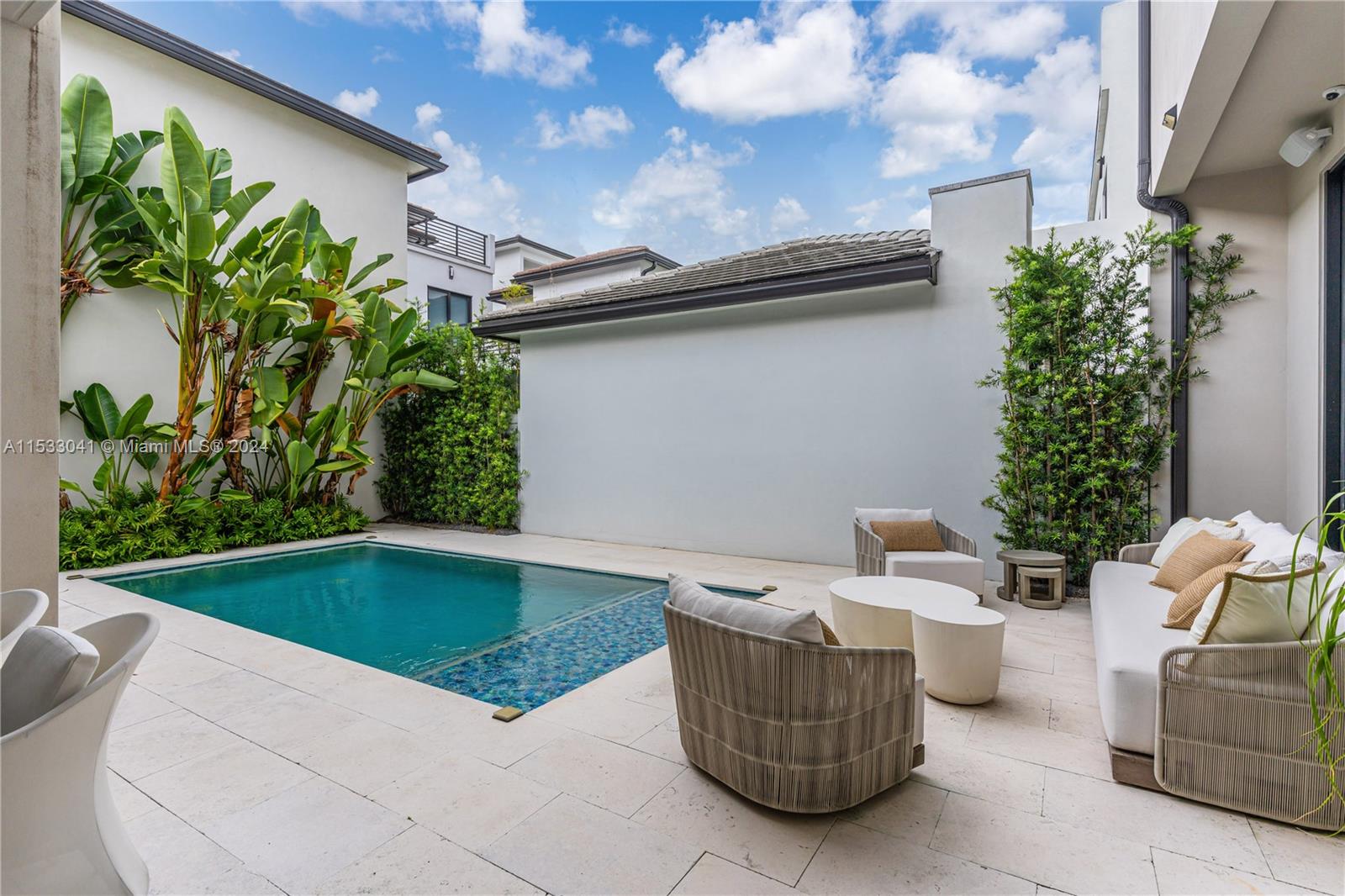 8162 NW 48th Ter, Doral, Florida 33166, 5 Bedrooms Bedrooms, ,5 BathroomsBathrooms,Residential,For Sale,8162 NW 48th Ter,A11533041
