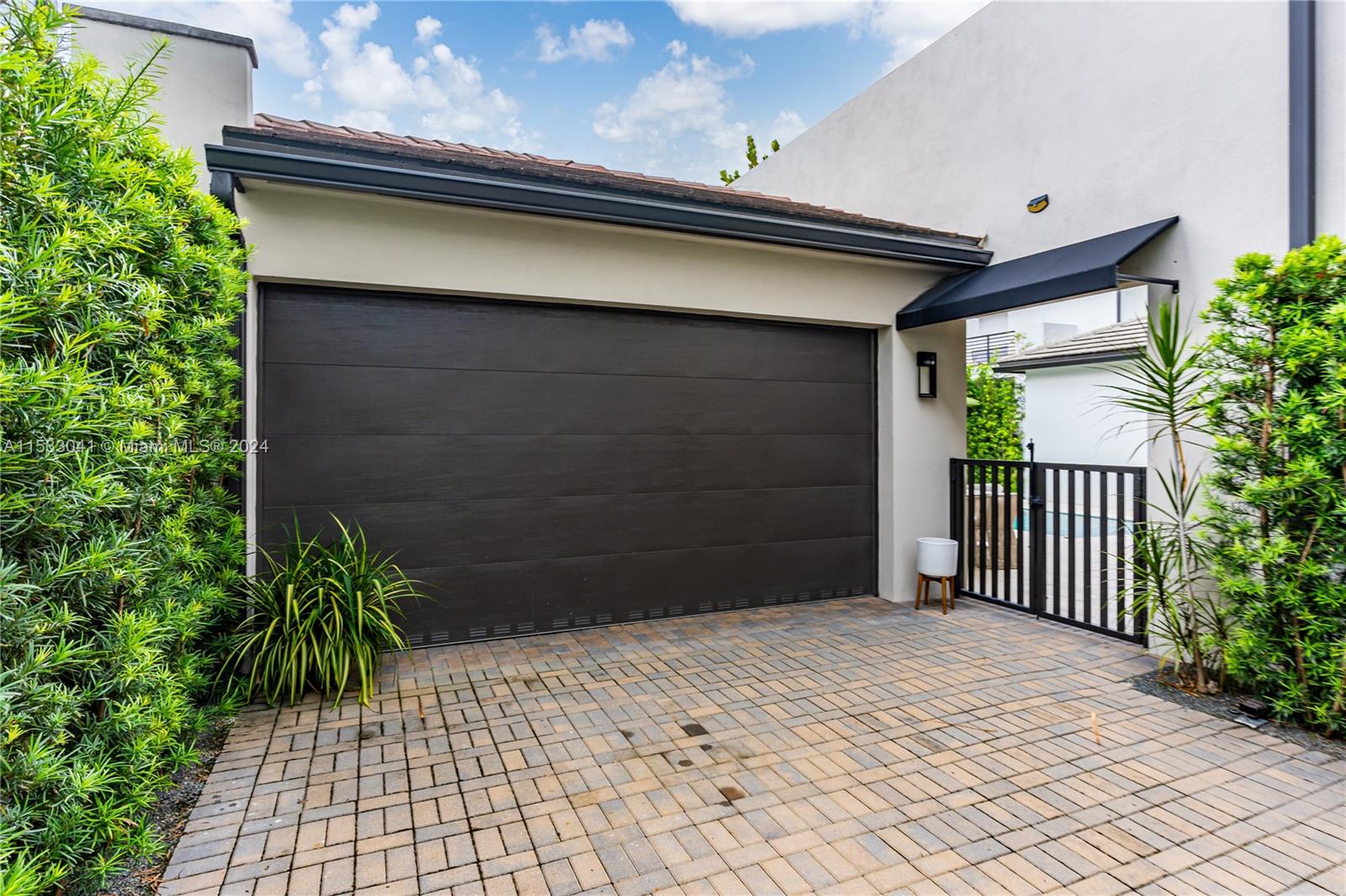 8162 NW 48th Ter, Doral, Florida 33166, 5 Bedrooms Bedrooms, ,5 BathroomsBathrooms,Residential,For Sale,8162 NW 48th Ter,A11533041