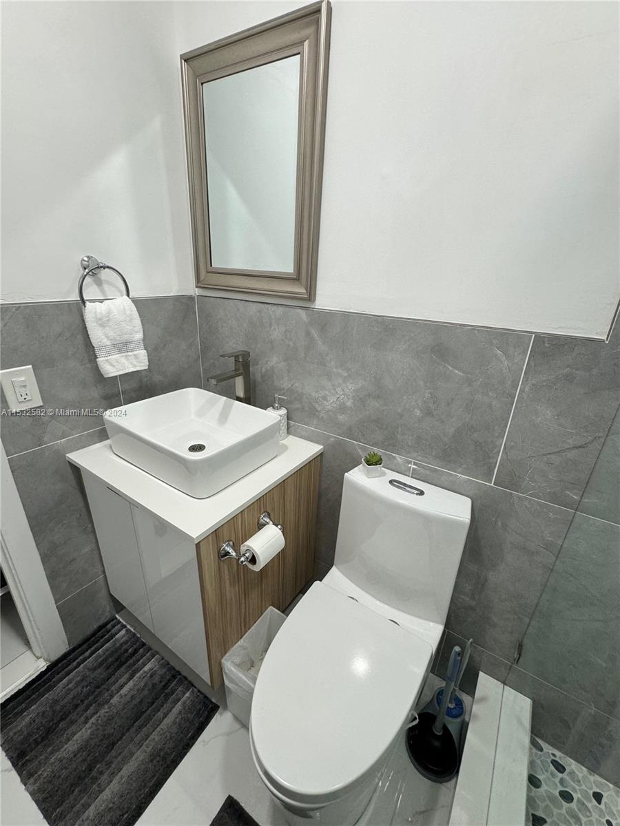 4205 E 10th Ave, Hialeah, Florida 33013, 4 Bedrooms Bedrooms, ,3 BathroomsBathrooms,Residential,For Sale,4205 E 10th Ave,A11532582