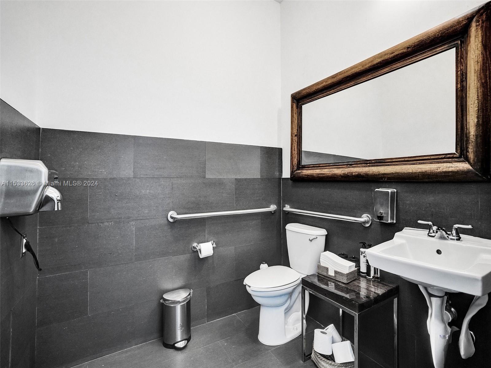 2047 NW 24th Ave, Miami, Florida 33142, ,Commerciallease,For Rent,2047 NW 24th Ave,A11533626