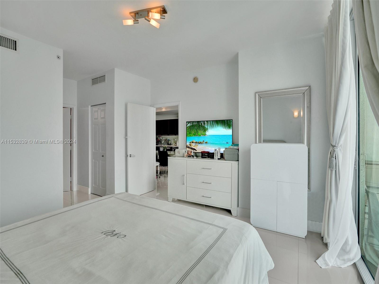 90 SW 3rd St 2707, Miami, Florida 33130, 2 Bedrooms Bedrooms, ,2 BathroomsBathrooms,Residential,For Sale,90 SW 3rd St 2707,A11532839