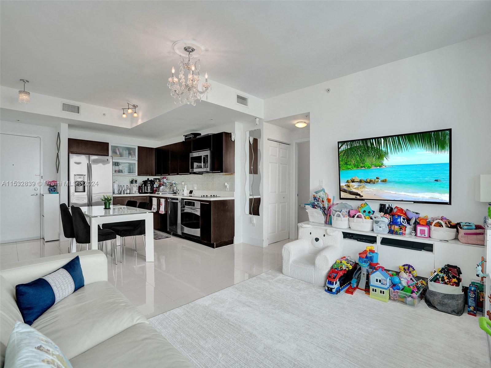 90 SW 3rd St 2707, Miami, Florida 33130, 2 Bedrooms Bedrooms, ,2 BathroomsBathrooms,Residential,For Sale,90 SW 3rd St 2707,A11532839