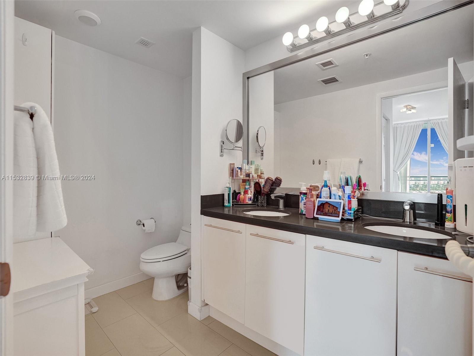 90 SW 3rd St 2707, Miami, Florida 33130, 2 Bedrooms Bedrooms, ,2 BathroomsBathrooms,Residential,For Sale,90 SW 3rd St 2707,A11532839
