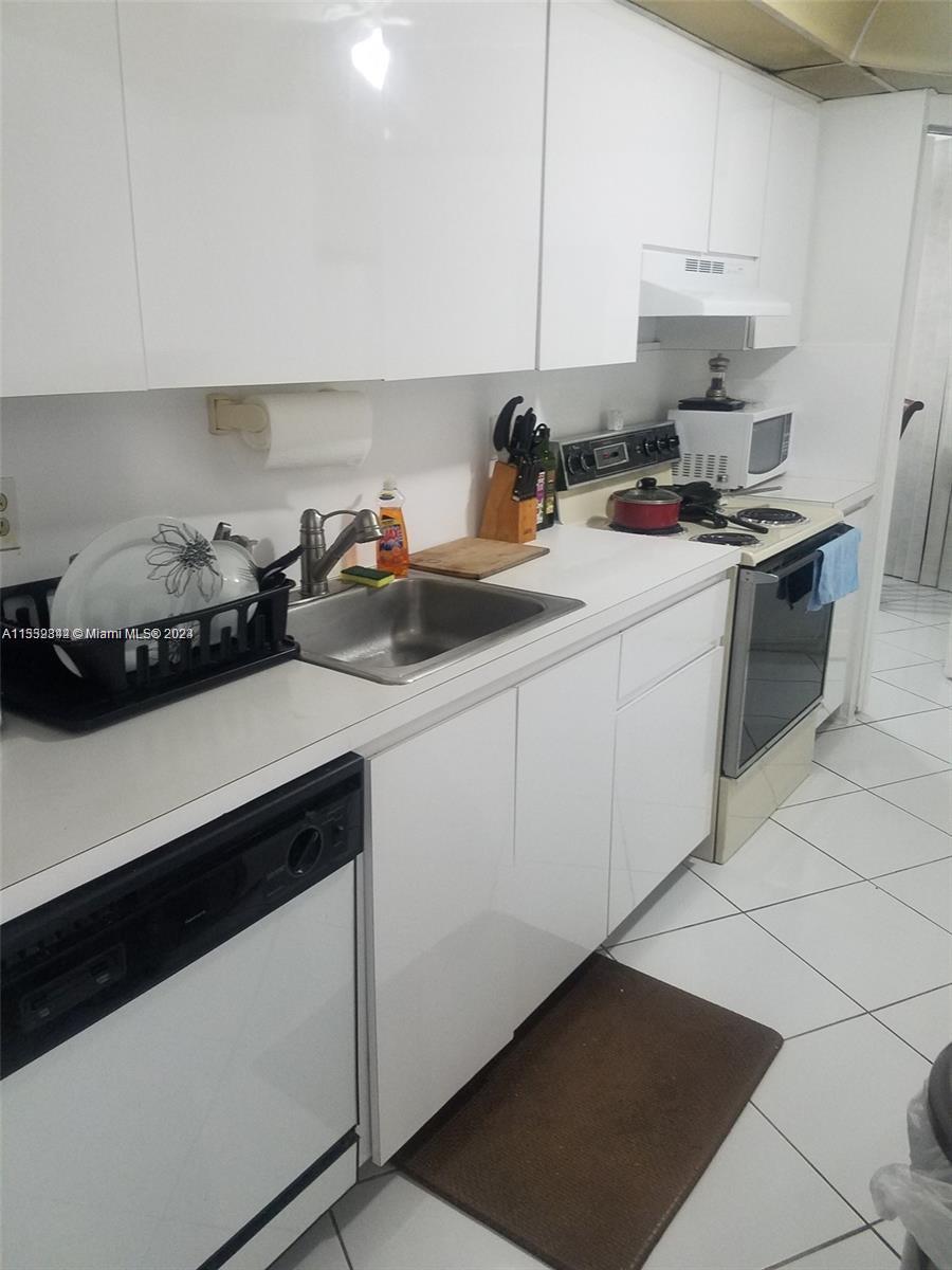 6921 Environ Blvd 4P, Lauderhill, Florida 33319, 2 Bedrooms Bedrooms, ,2 BathroomsBathrooms,Residential,For Sale,6921 Environ Blvd 4P,A11532342