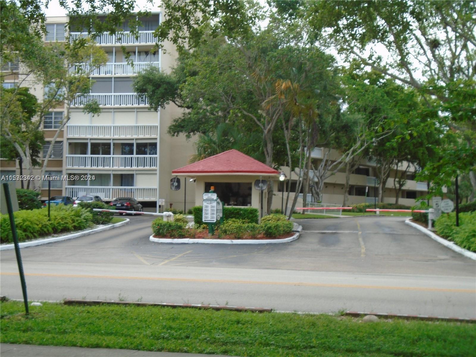 6921 Environ Blvd 4P, Lauderhill, Florida 33319, 2 Bedrooms Bedrooms, ,2 BathroomsBathrooms,Residential,For Sale,6921 Environ Blvd 4P,A11532342
