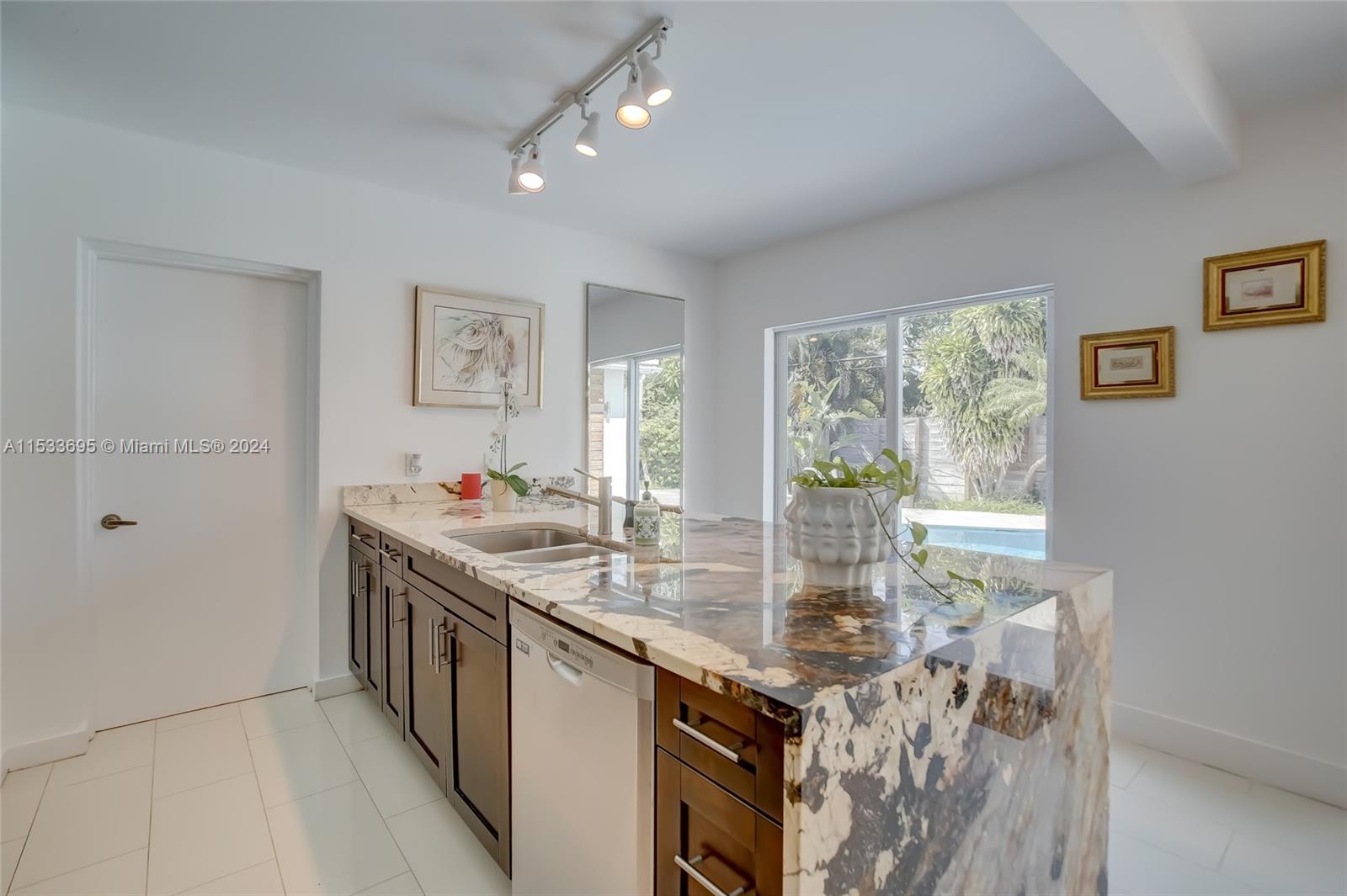2601 NE 11th Ct, Fort Lauderdale, Florida 33304, 3 Bedrooms Bedrooms, ,3 BathroomsBathrooms,Residentiallease,For Rent,2601 NE 11th Ct,A11533695