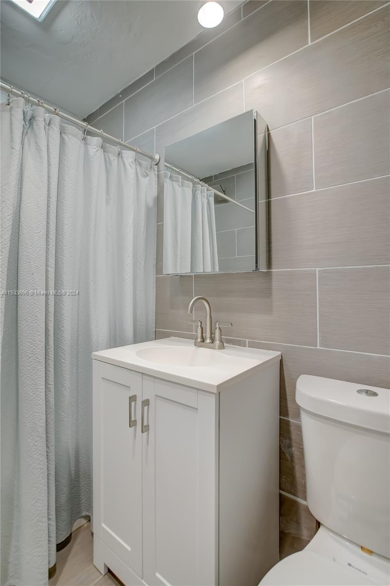 2601 NE 11th Ct, Fort Lauderdale, Florida 33304, 3 Bedrooms Bedrooms, ,3 BathroomsBathrooms,Residentiallease,For Rent,2601 NE 11th Ct,A11533695