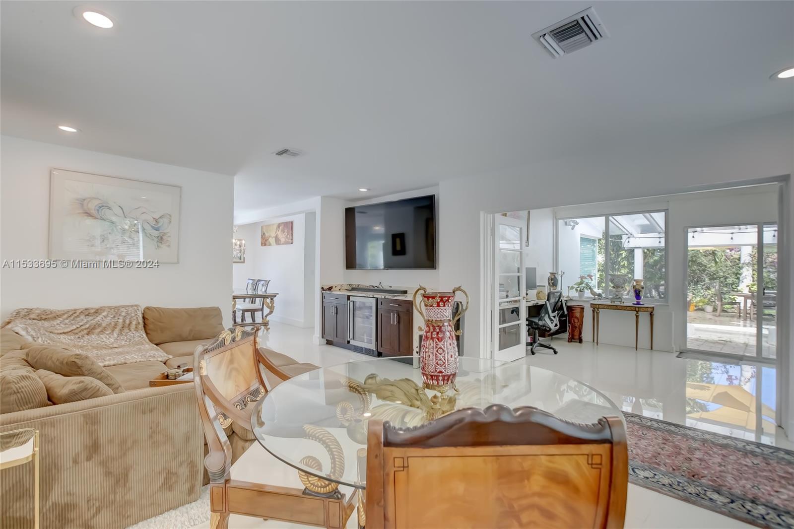 2601 NE 11th Ct, Fort Lauderdale, Florida 33304, 3 Bedrooms Bedrooms, ,3 BathroomsBathrooms,Residentiallease,For Rent,2601 NE 11th Ct,A11533695