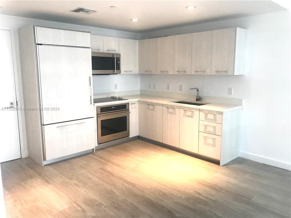 45 SW 9th St 3707, Miami, Florida 33130, 1 Bedroom Bedrooms, ,1 BathroomBathrooms,Residential,For Sale,45 SW 9th St 3707,A11532578
