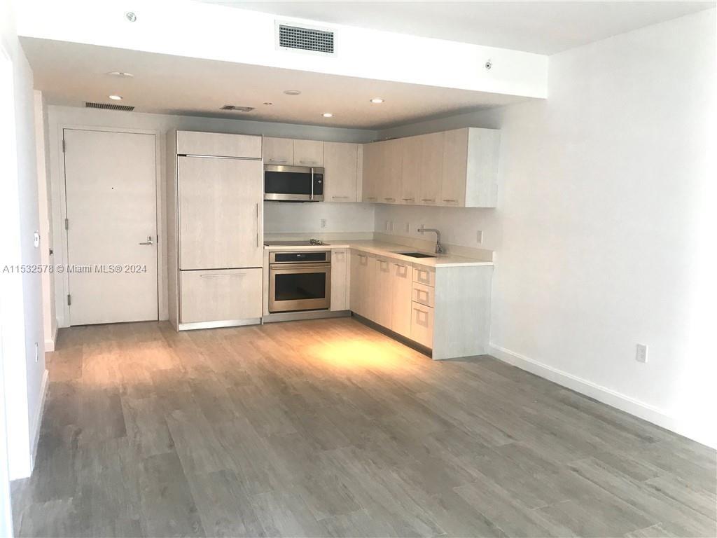 45 SW 9th St 3707, Miami, Florida 33130, 1 Bedroom Bedrooms, ,1 BathroomBathrooms,Residential,For Sale,45 SW 9th St 3707,A11532578
