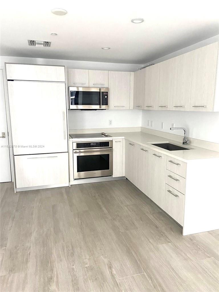 45 SW 9th St 3707, Miami, Florida 33130, 1 Bedroom Bedrooms, ,1 BathroomBathrooms,Residential,For Sale,45 SW 9th St 3707,A11532578