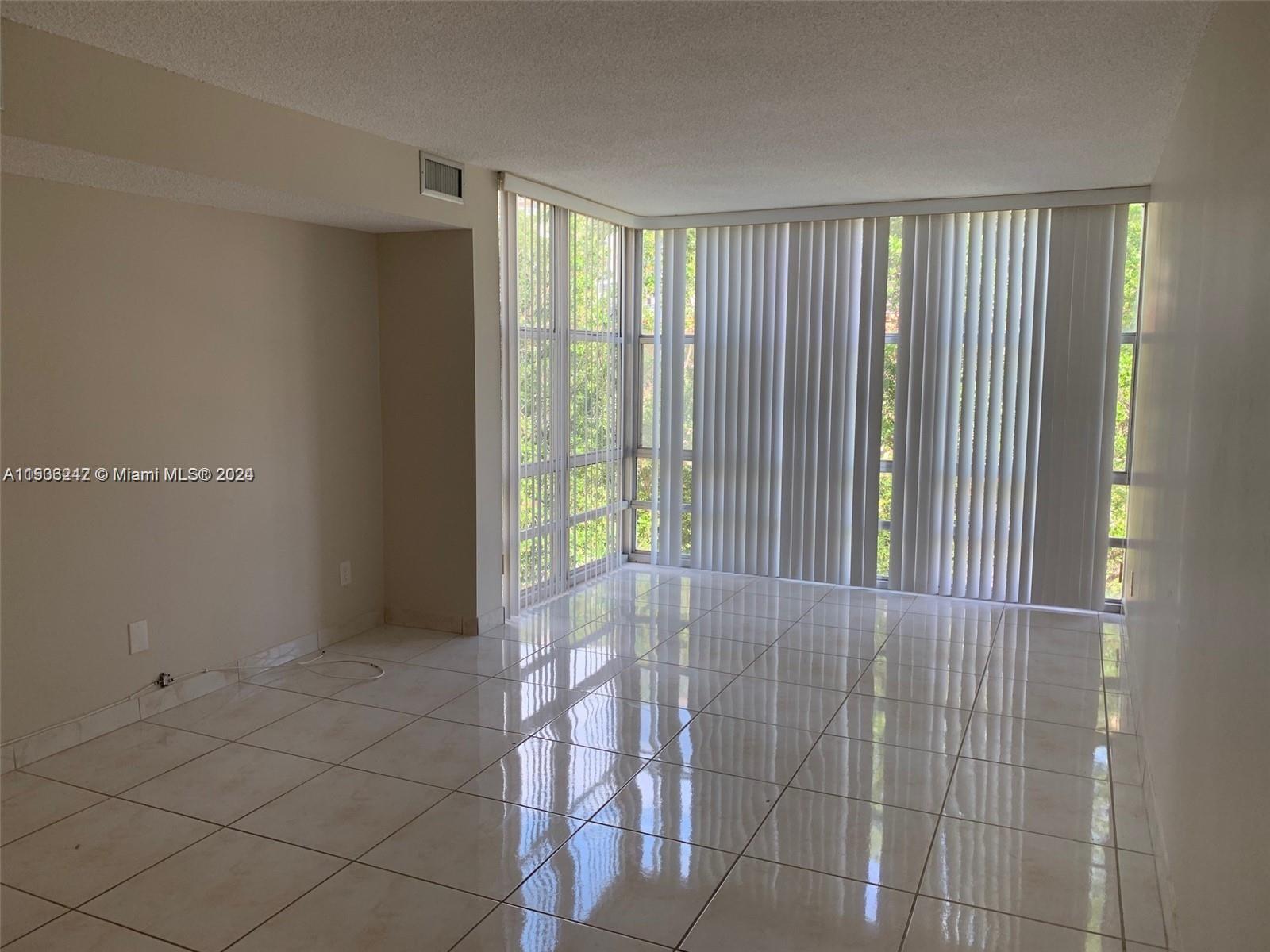 200 172nd St 303, Sunny Isles Beach, Florida 33160, 1 Bedroom Bedrooms, ,1 BathroomBathrooms,Residential,For Sale,200 172nd St 303,A11533242