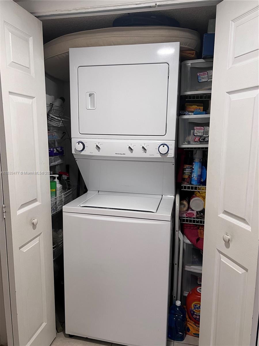 8225 Lake Dr 101, Doral, Florida 33166, 1 Bedroom Bedrooms, ,1 BathroomBathrooms,Residentiallease,For Rent,8225 Lake Dr 101,A11533477