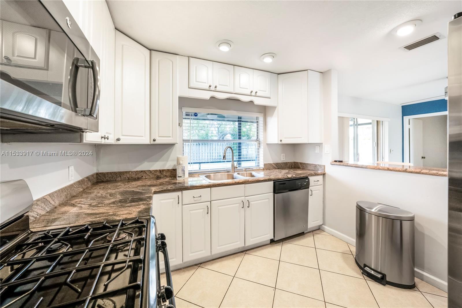 9523 NW 26th St, Sunrise, Florida 33322, 2 Bedrooms Bedrooms, ,2 BathroomsBathrooms,Residentiallease,For Rent,9523 NW 26th St,A11533917