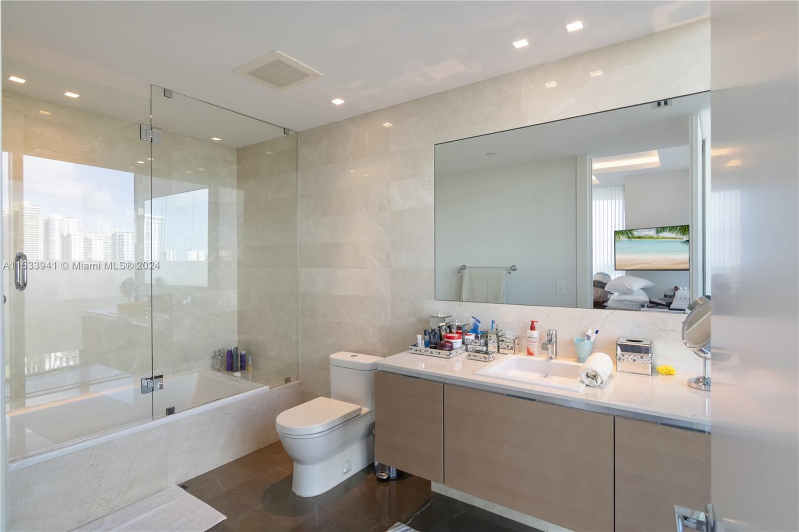 19575 Collins Ave 5, Sunny Isles Beach, Florida 33160, 4 Bedrooms Bedrooms, ,5 BathroomsBathrooms,Residentiallease,For Rent,19575 Collins Ave 5,A11533941