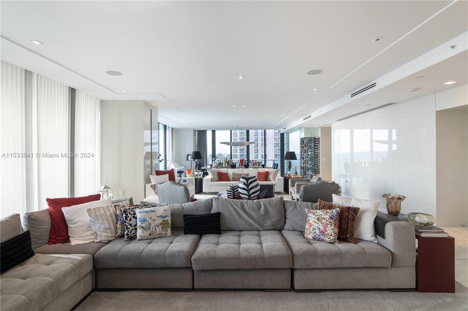 19575 Collins Ave 5, Sunny Isles Beach, Florida 33160, 4 Bedrooms Bedrooms, ,5 BathroomsBathrooms,Residentiallease,For Rent,19575 Collins Ave 5,A11533941